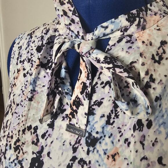 Calvin Klein sleeveless blouse with a tie neck and multi-color abstract print - Picture 2 of 7